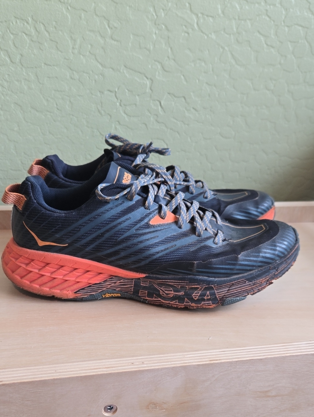 Hoka One One Speedgoat 4 Trail Running Shoes Vibram Men's Size 10
